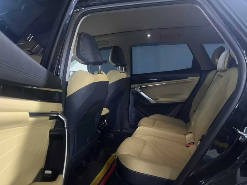 成都24年吉利博越5