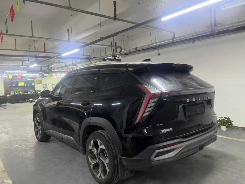 成都24年吉利博越7