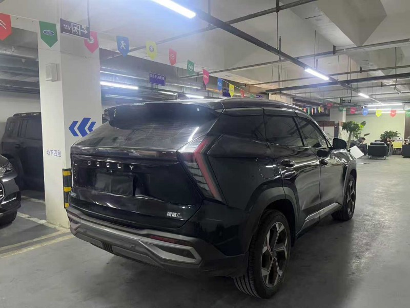 成都24年吉利博越8