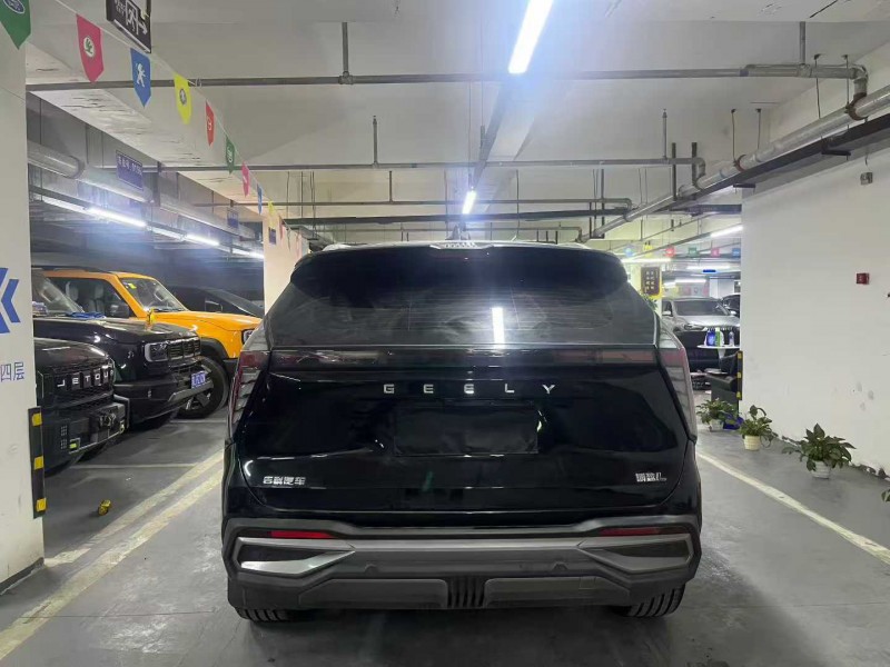 成都24年吉利博越9