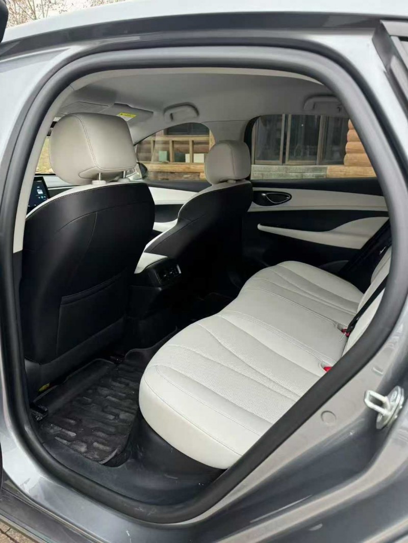 邢台25年比亚迪海豹3