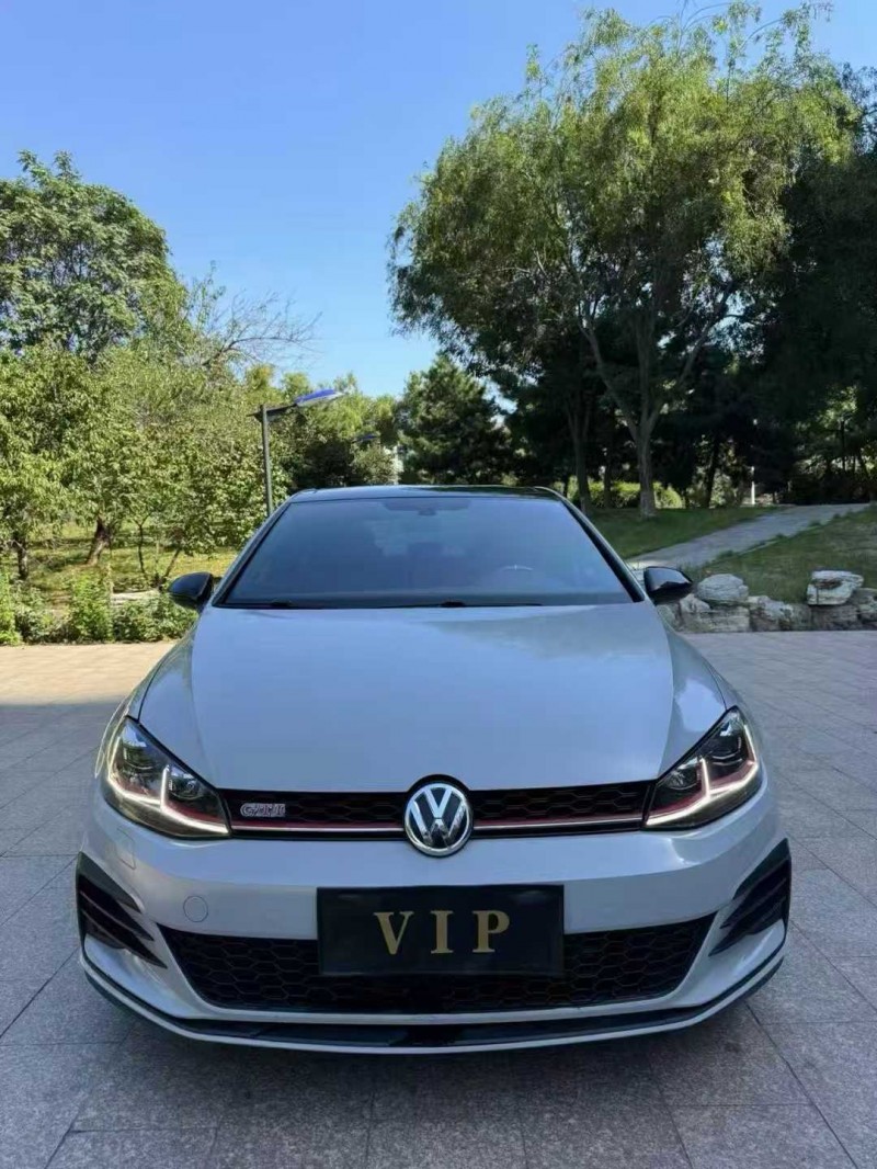 邢台18年大众高尔夫1