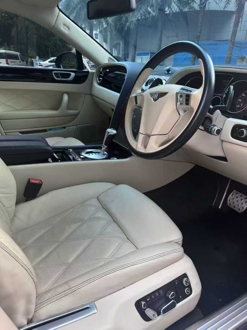 佛山13年宾利飞驰4