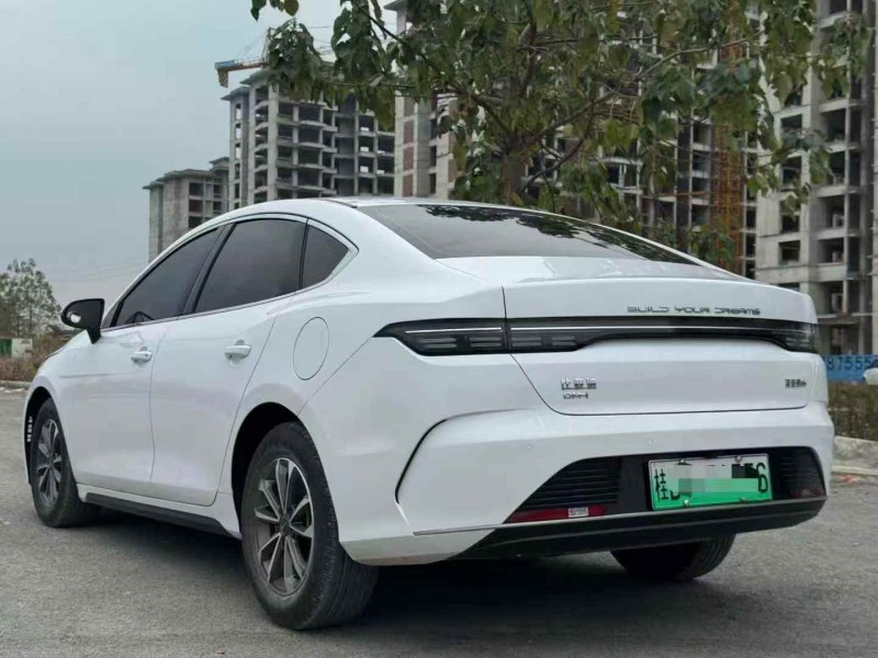 贵港24年比亚迪驱逐舰7