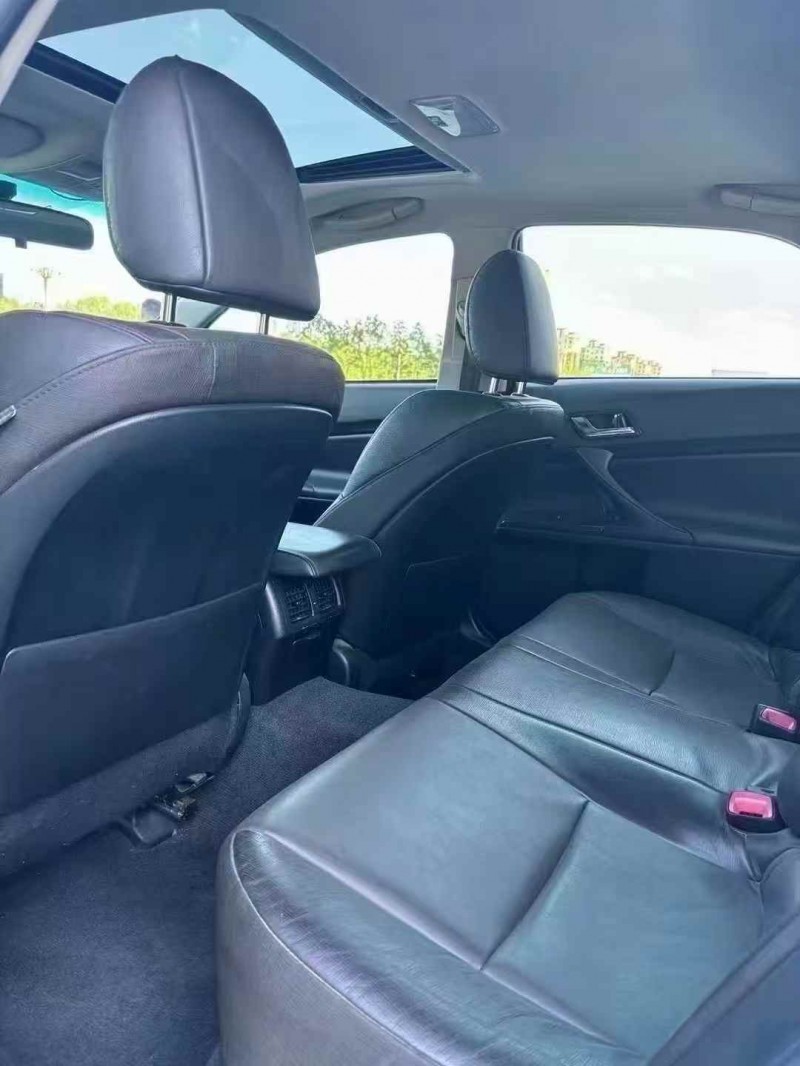 吉林17年丰田锐志9