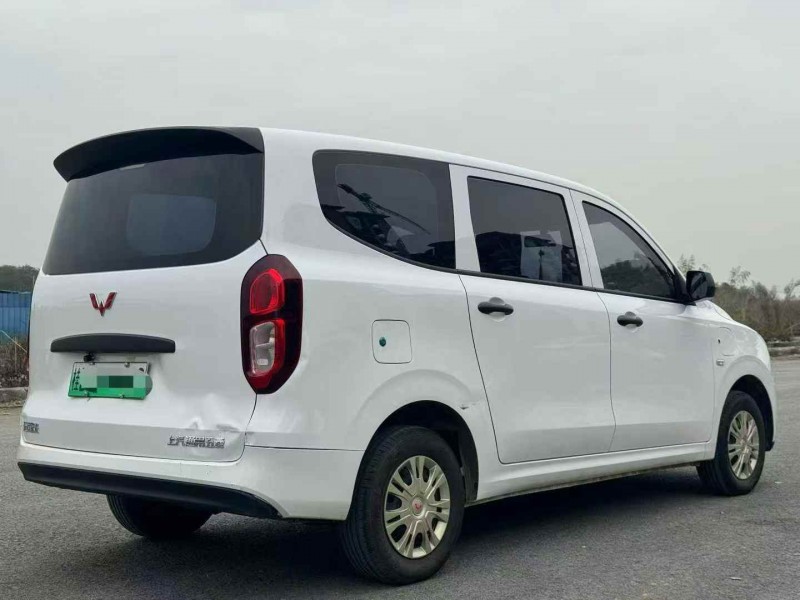 北海25年五菱汽车宏光7