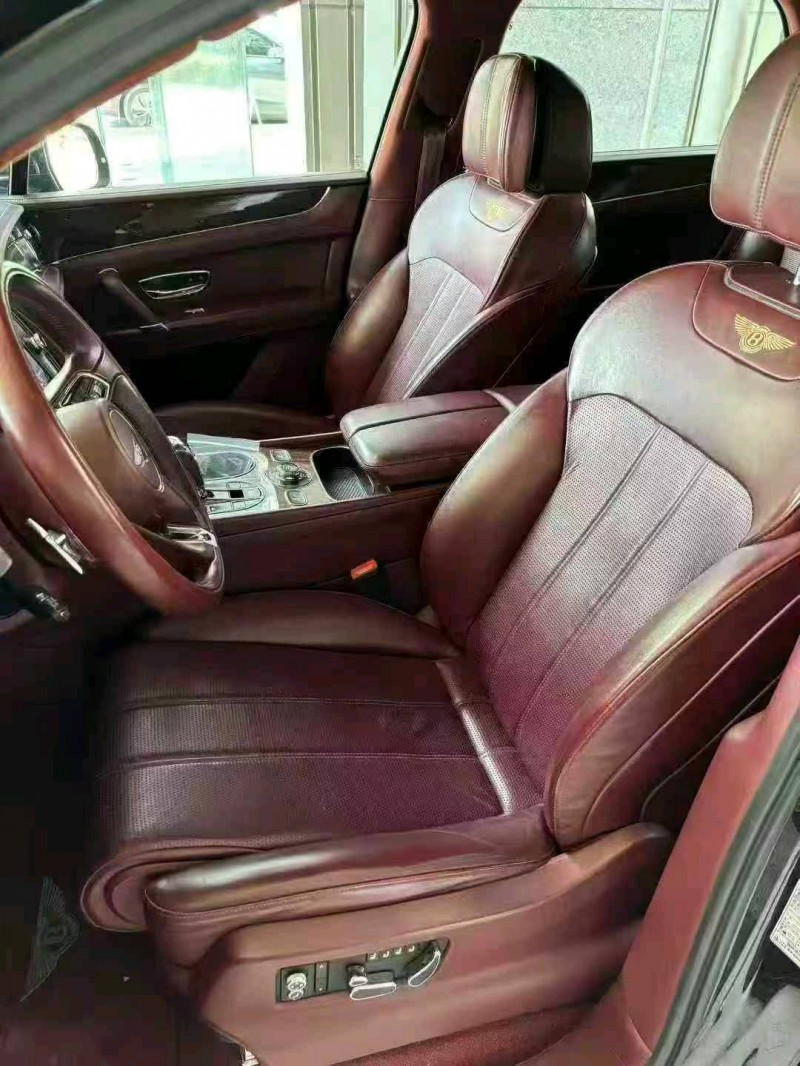 徐州19年宾利添越4