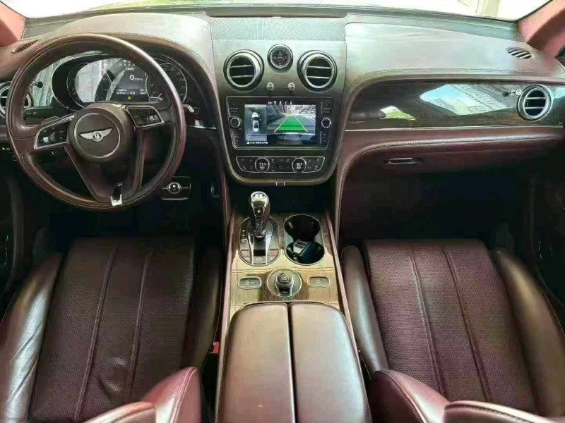 徐州19年宾利添越5