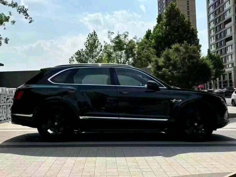 徐州19年宾利添越7