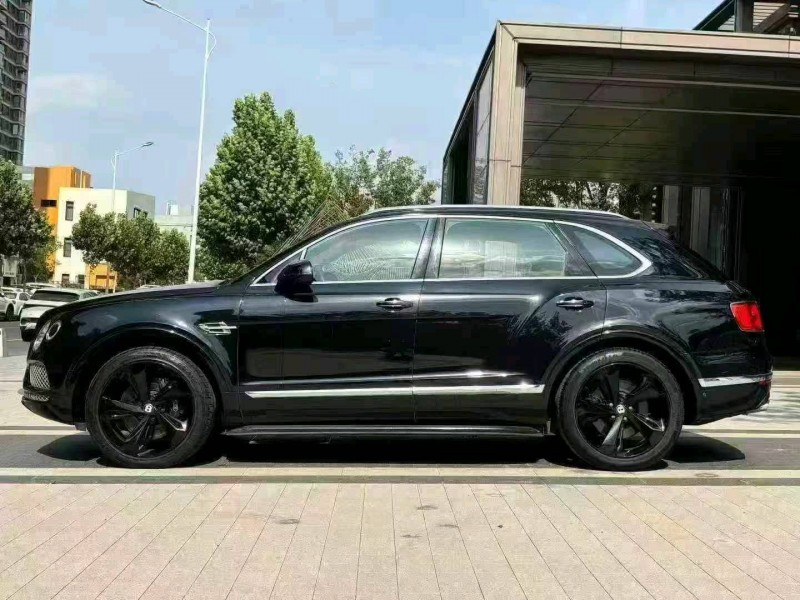 徐州19年宾利添越8