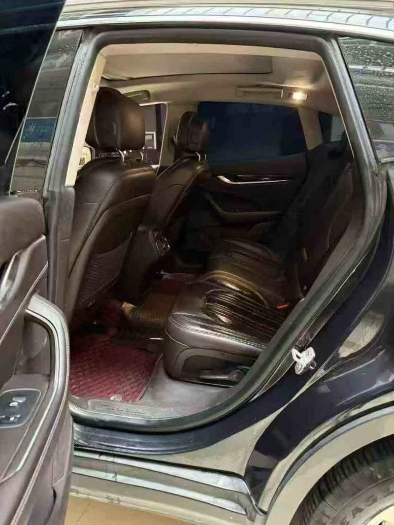 淮南17年玛莎拉蒂Levante6