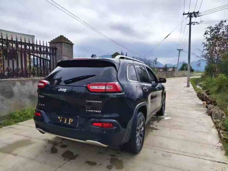临沧21年Jeep自由光8