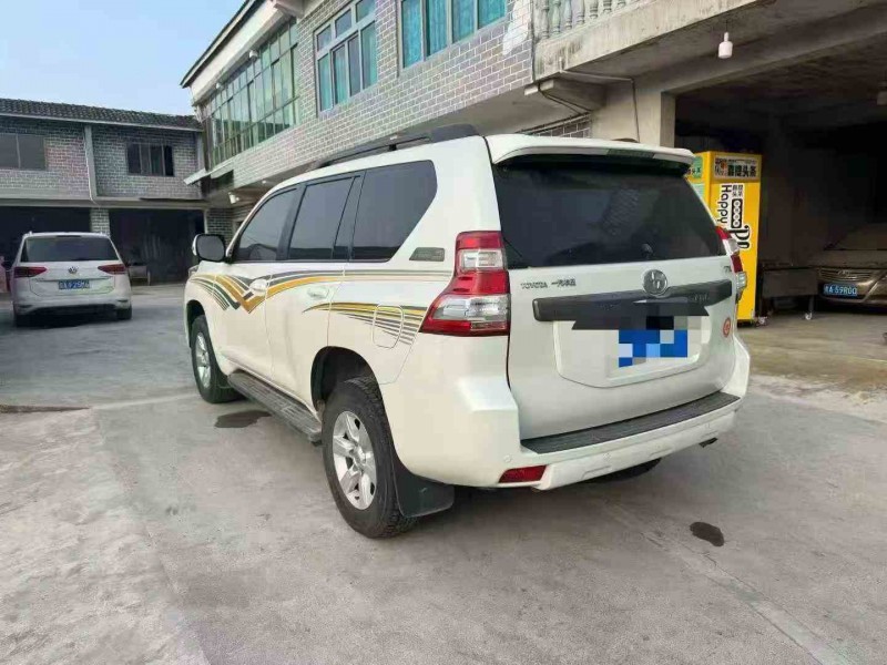 毕节17年丰田普拉多8