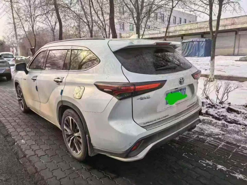 鹤壁23年丰田皇冠8