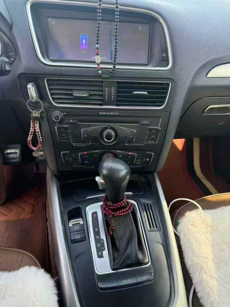 济宁10年奥迪Q56