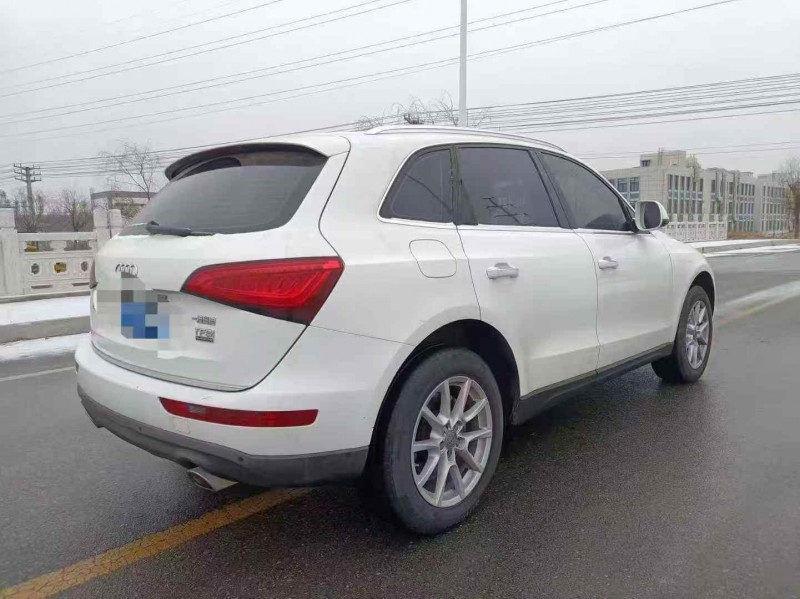 济宁16年奥迪Q38