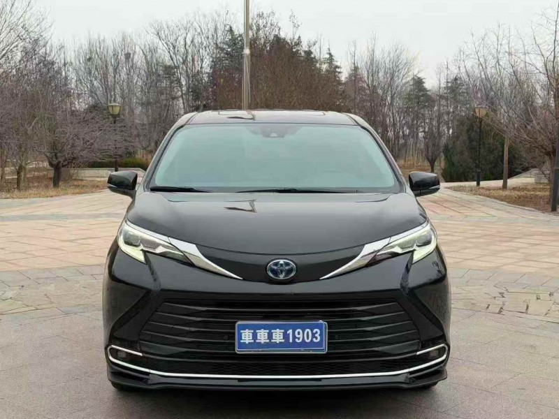 潍坊23年丰田塞纳1