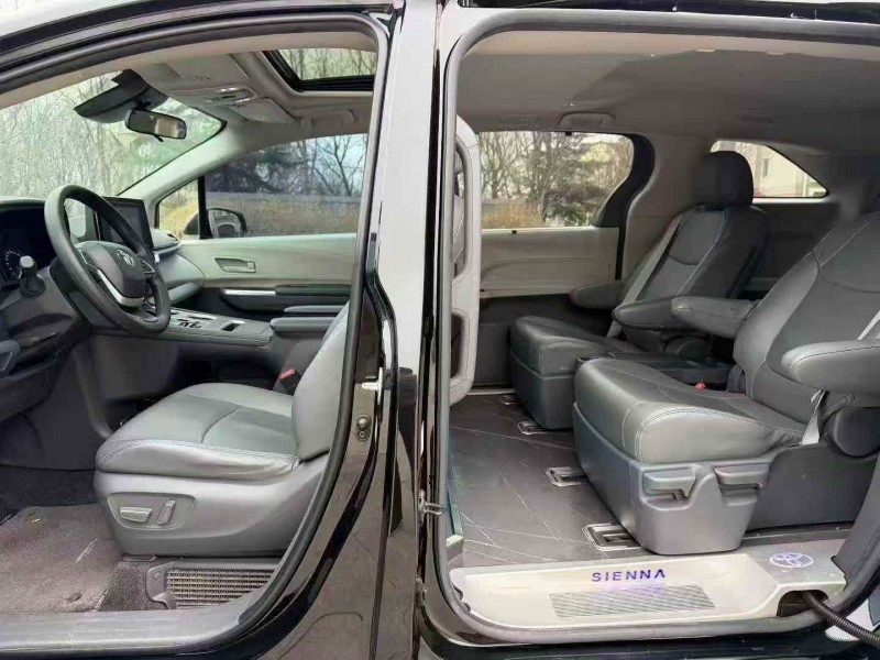 潍坊23年丰田塞纳7