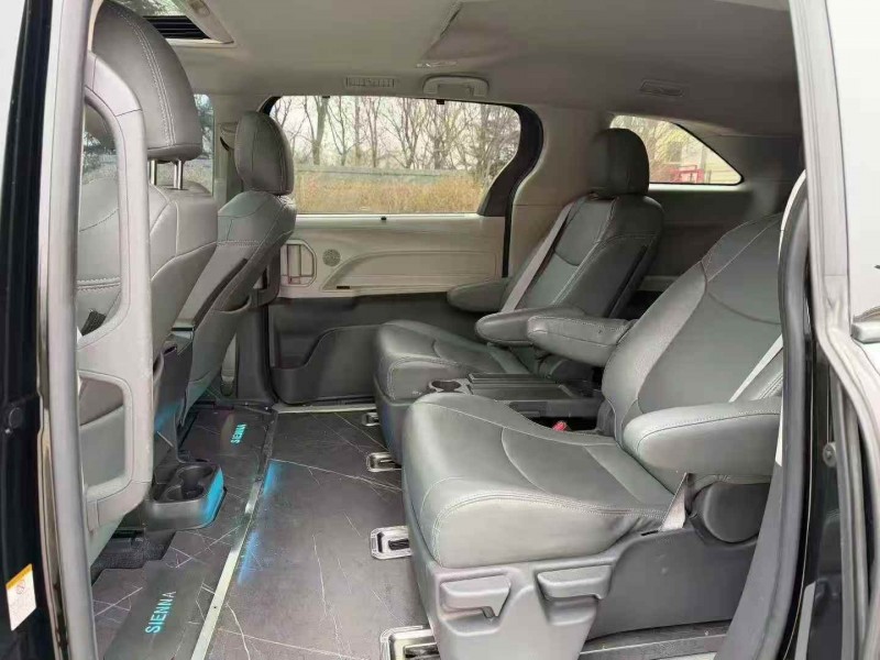 潍坊23年丰田塞纳8