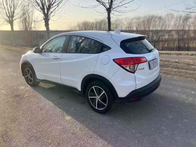 泰安22年本田缤智4