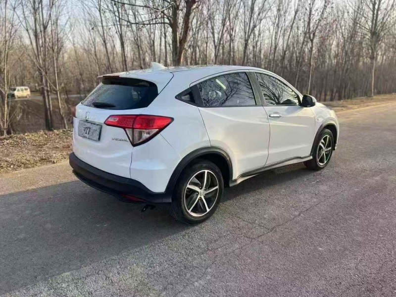 泰安22年本田缤智5