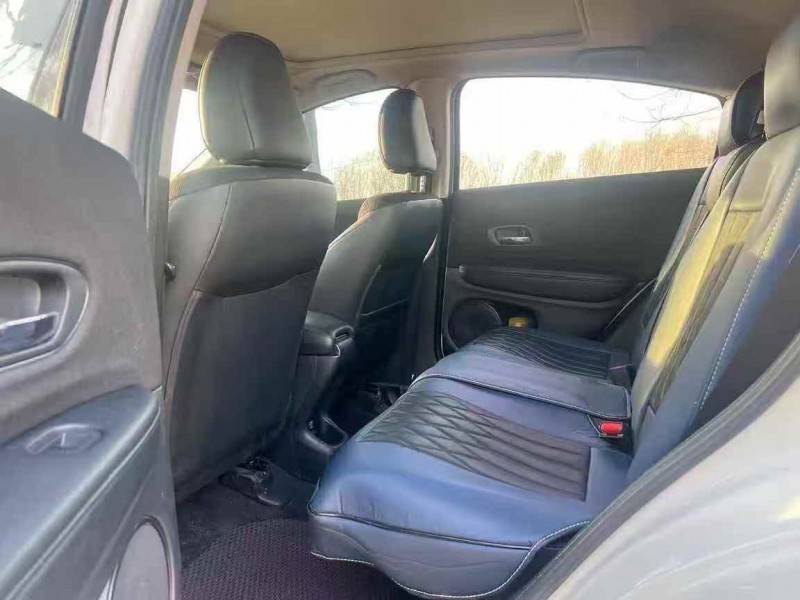 泰安22年本田缤智8