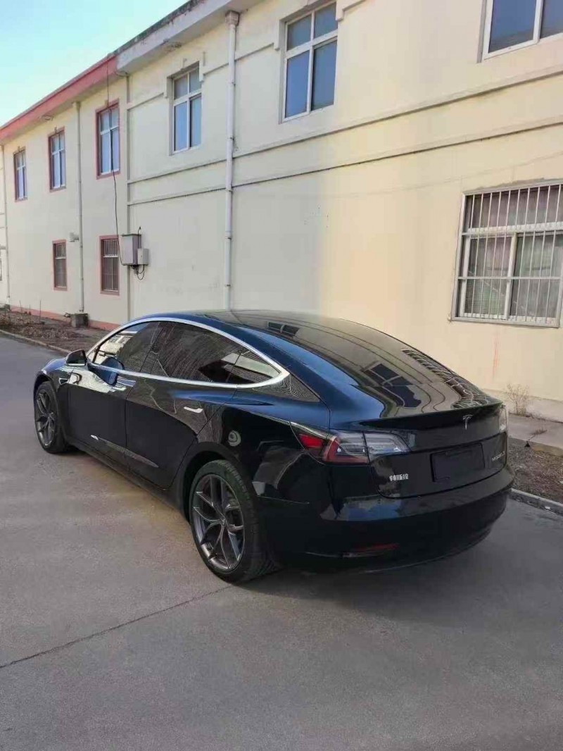 济宁20年特斯拉MODEL 38