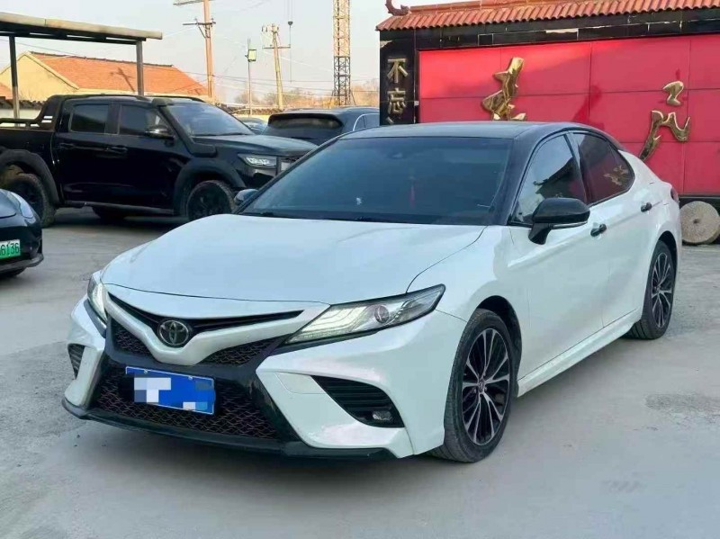 泰安18年丰田凯美瑞2