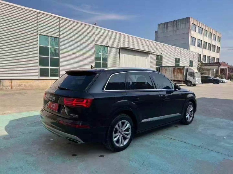 济宁19年奥迪Q77