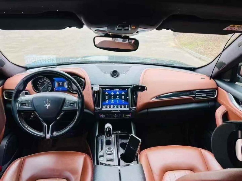 烟台18年玛莎拉蒂Levante5