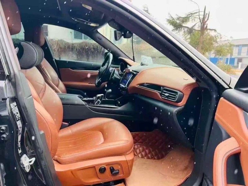 烟台18年玛莎拉蒂Levante6