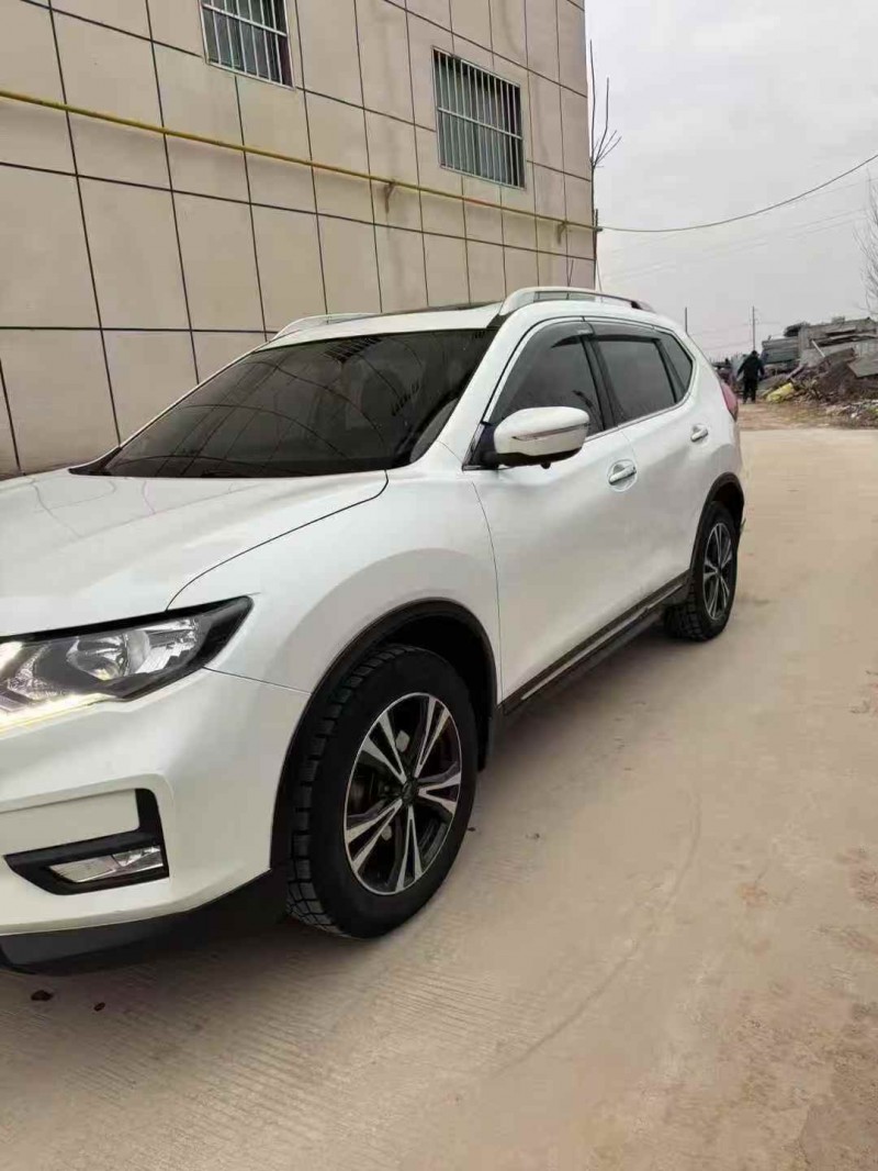 菏泽18年日产奇骏3