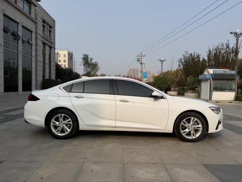 枣庄21年别克君威7