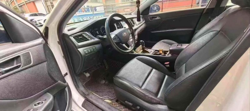 台州18年现代名图8