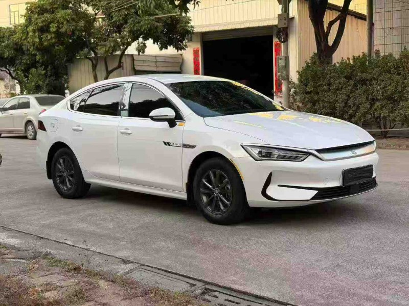 中山23年比亚迪秦2