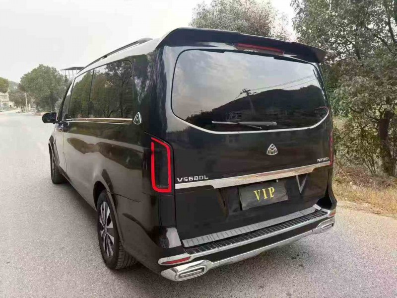 赣州17年奔驰威霆8