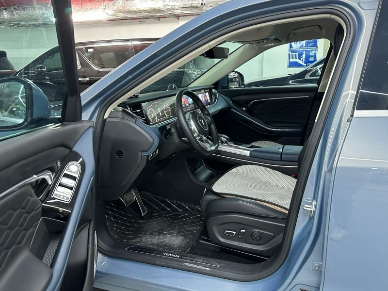 深圳23年岚图汽车FREE4