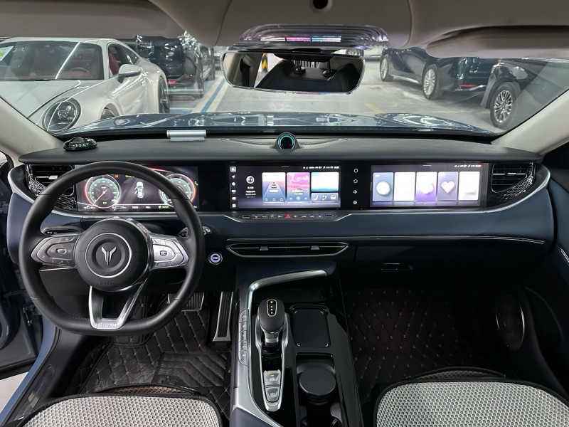 深圳23年岚图汽车FREE5