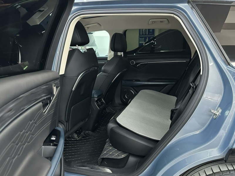 深圳23年岚图汽车FREE6