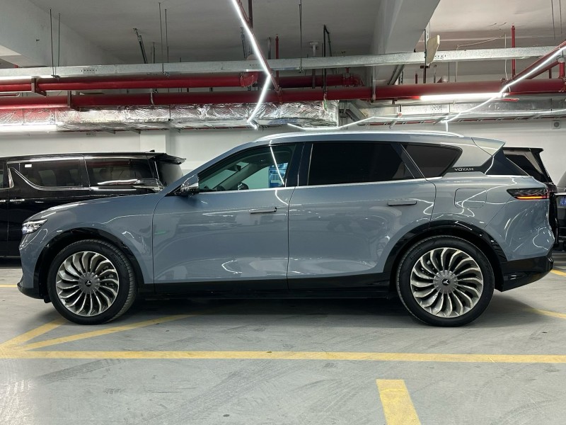 深圳23年岚图汽车FREE8