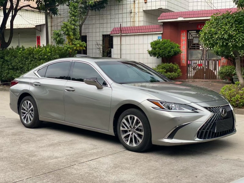 中山23年雷克萨斯ES2