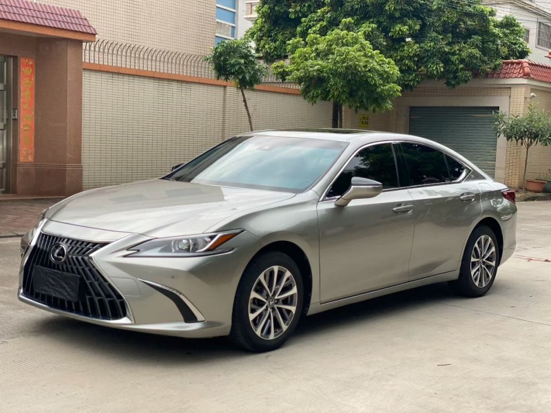 中山23年雷克萨斯ES3