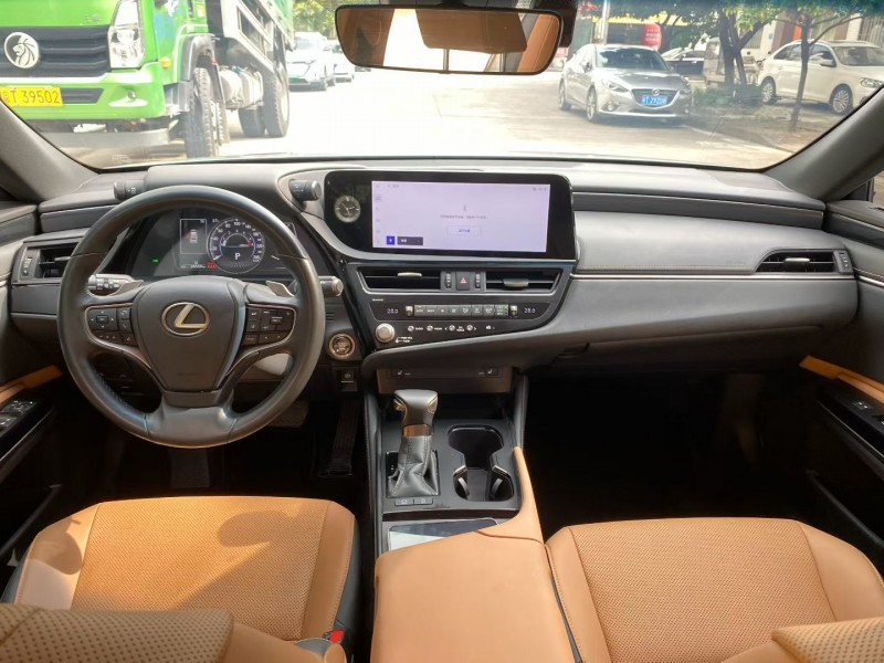 中山23年雷克萨斯ES4