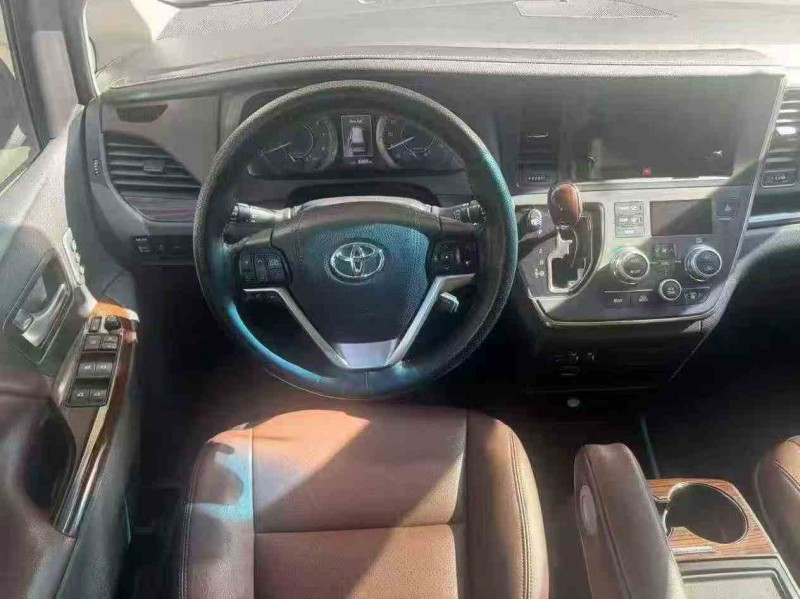 北海16年丰田塞纳5