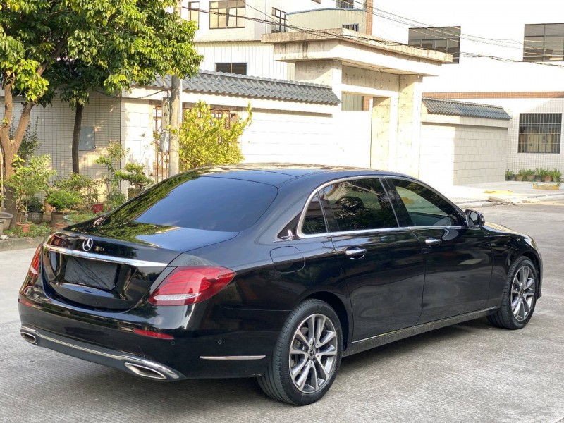 中山19年奔驰E8