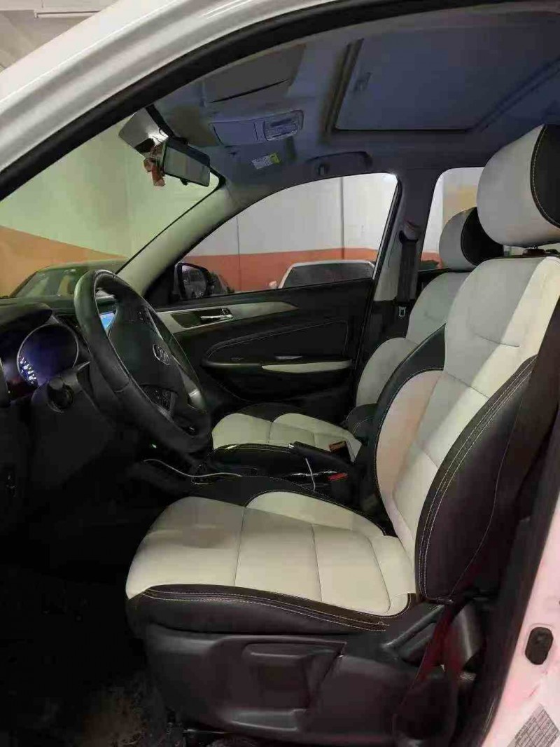 重庆20年长安汽车欧尚7