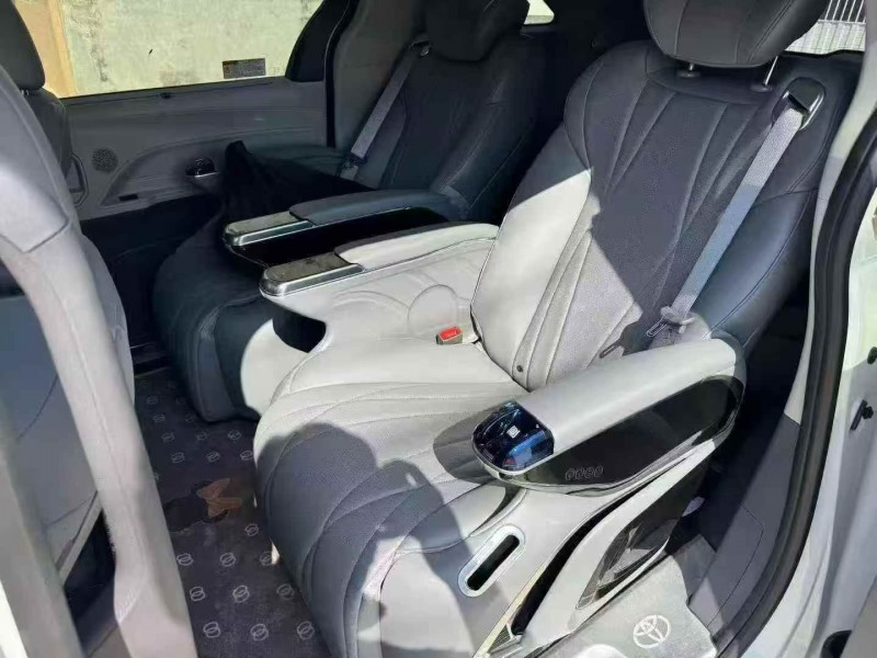 湛江25年丰田格瑞维亚4