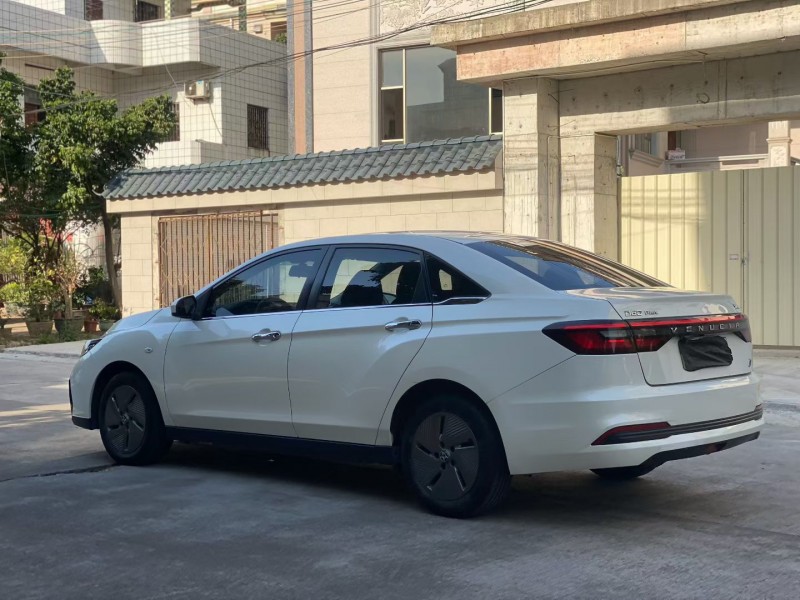 中山23年启辰D607