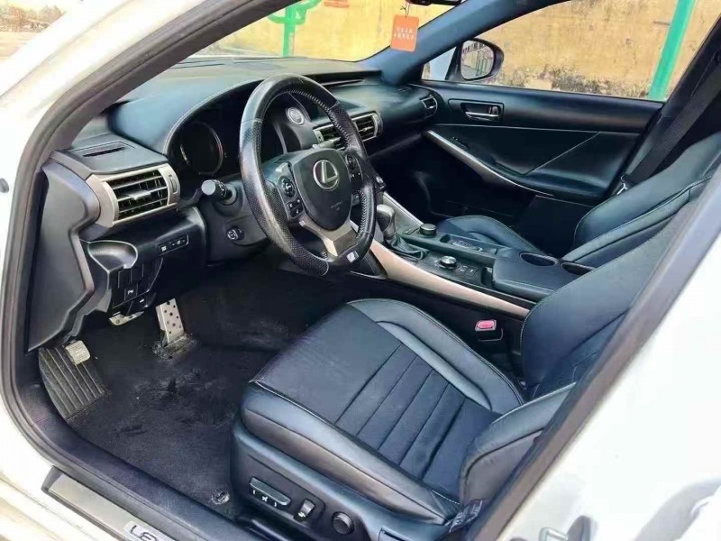 潍坊16年雷克萨斯IS4