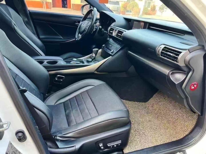 潍坊16年雷克萨斯IS5